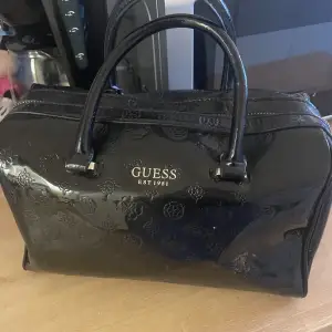 Guess väska 