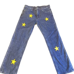 Unknown London washed jeans - Storlek: 32W 34L Aldrig använt men passar bra på mig som är 180cm lång. Lappen är kvar