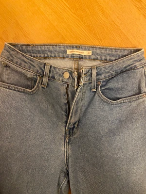 Levis jeans  - Säljer ett par helt oanvända levis jeans.   721 High Rise skinny  Strl: W27 L32