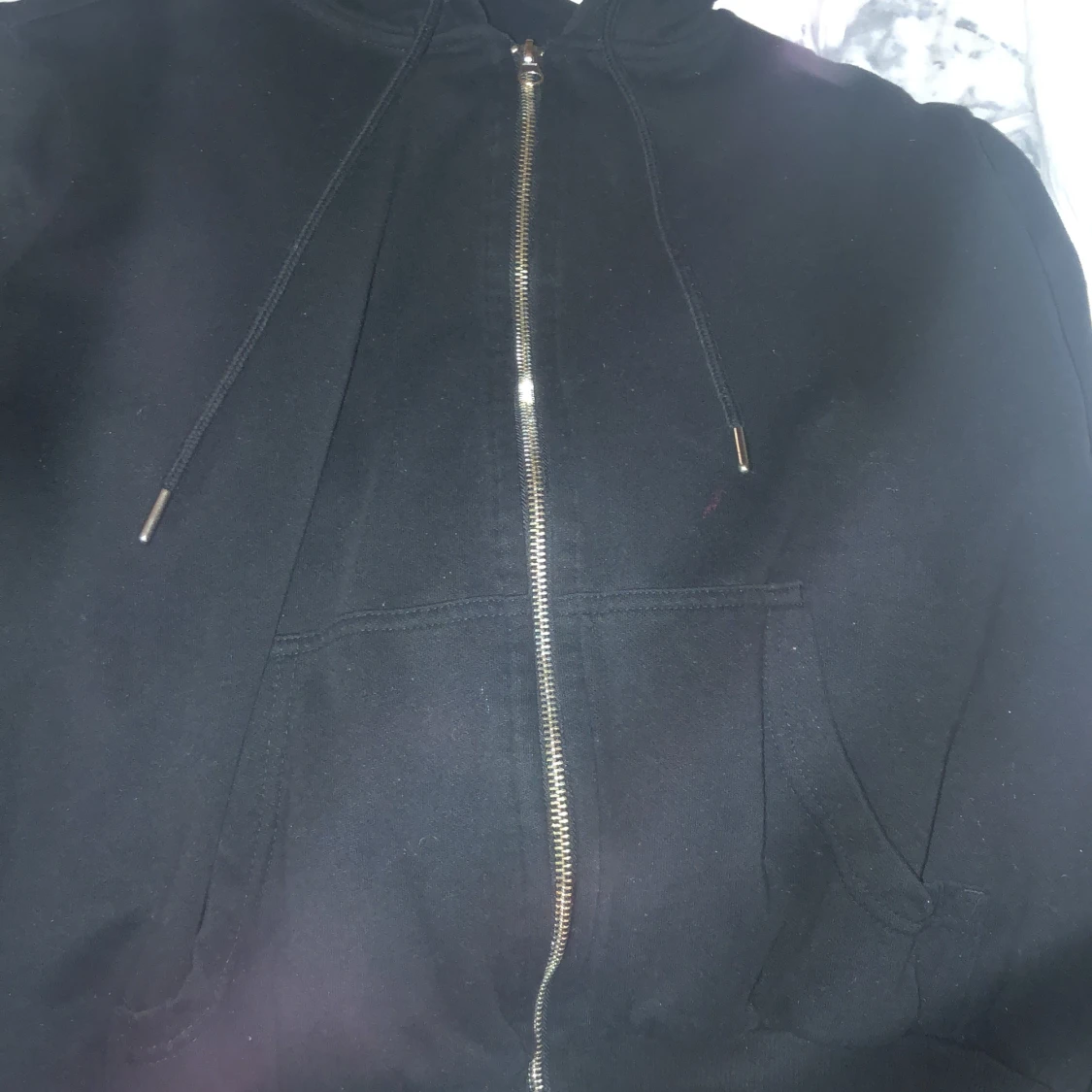 Svart törja med dragkedja 