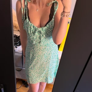 Klänning  - Fin klänning som knappt kommit till användning från shein ❤️