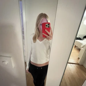 Zara tröja - Fin v-ringad tröja från zara💞endast använd 1 gång💞