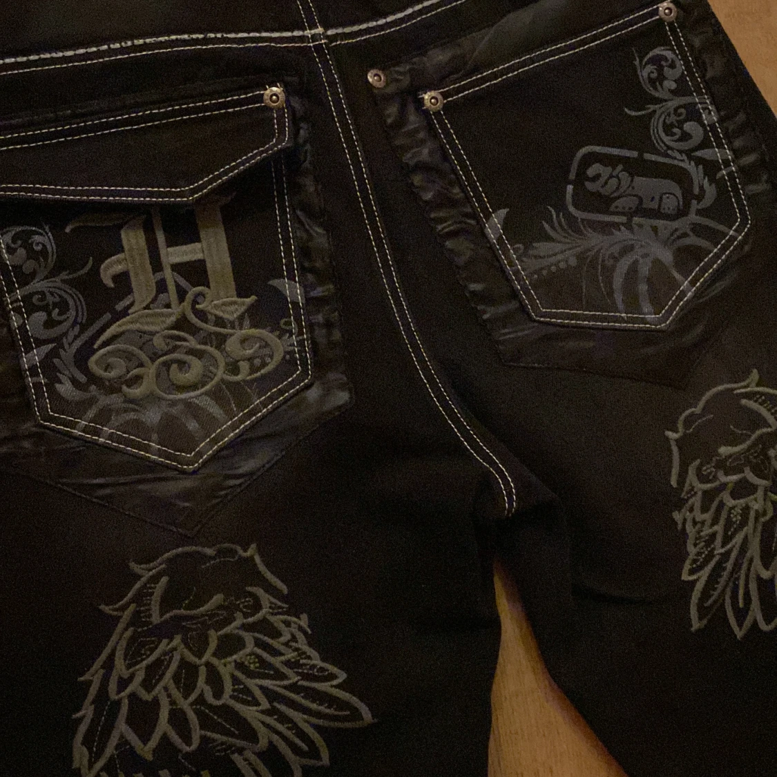 Jeans med brodering - 91