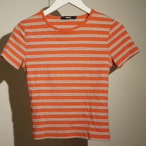 Topp från bikbok - Superfin topp från bikbok i strl S🤩 Säljer då den inte kommer till användning🙃