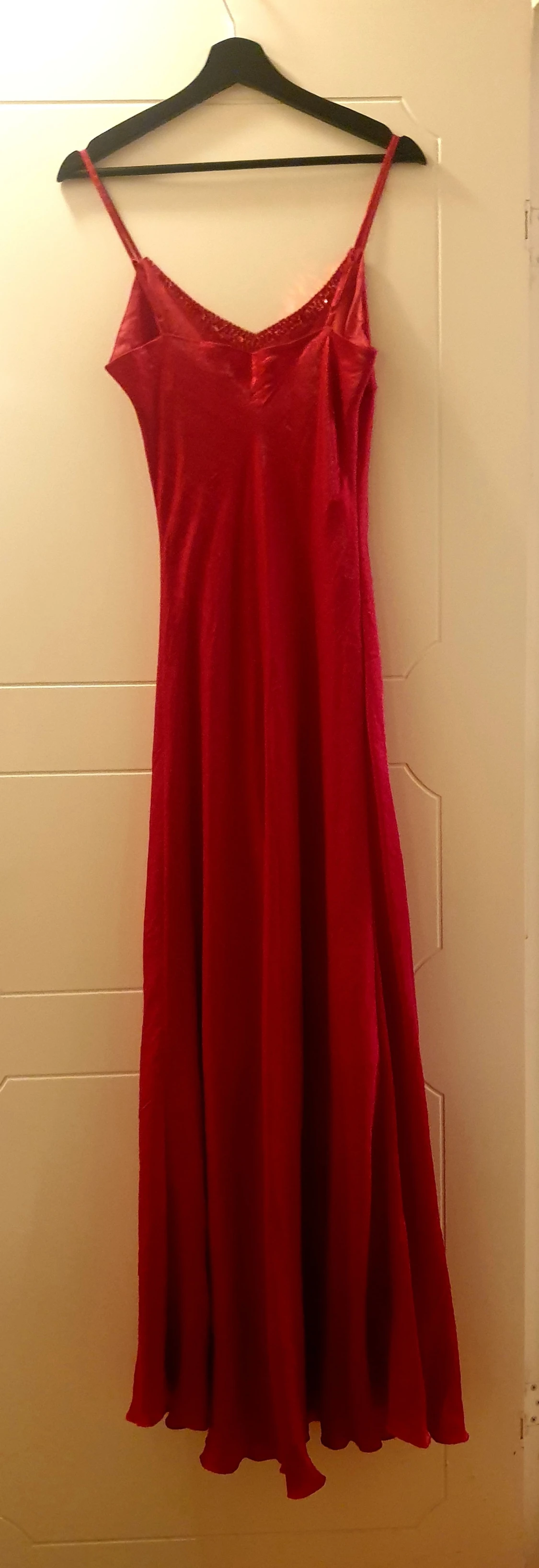 Lång röd klänning 