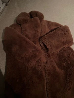 Pälsjacka - Medellängd, bra skick