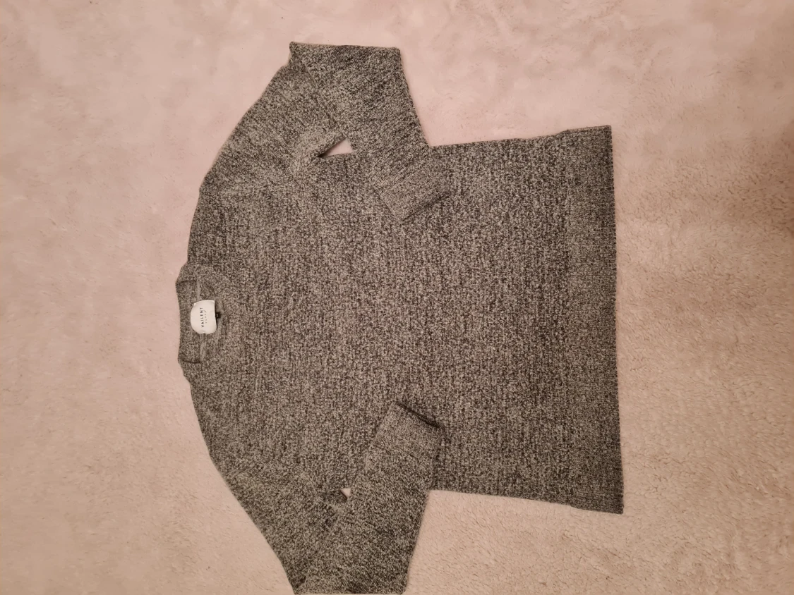 Grå stickad tröja från Carlings