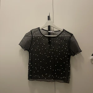 Festlig topp   - Festlig topp från Zara i storlek S. 50kr exklusive frakt 🥰