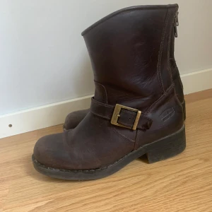 Johhny Bulls - Bruna Johnny Bulls. Sparsamt använda. 