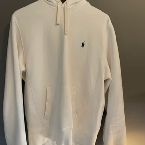 Polo Ralph Lauren hoddie - Polo Ralph lauren hoddie, inga skador. Använd några gånger. Stor i storleken