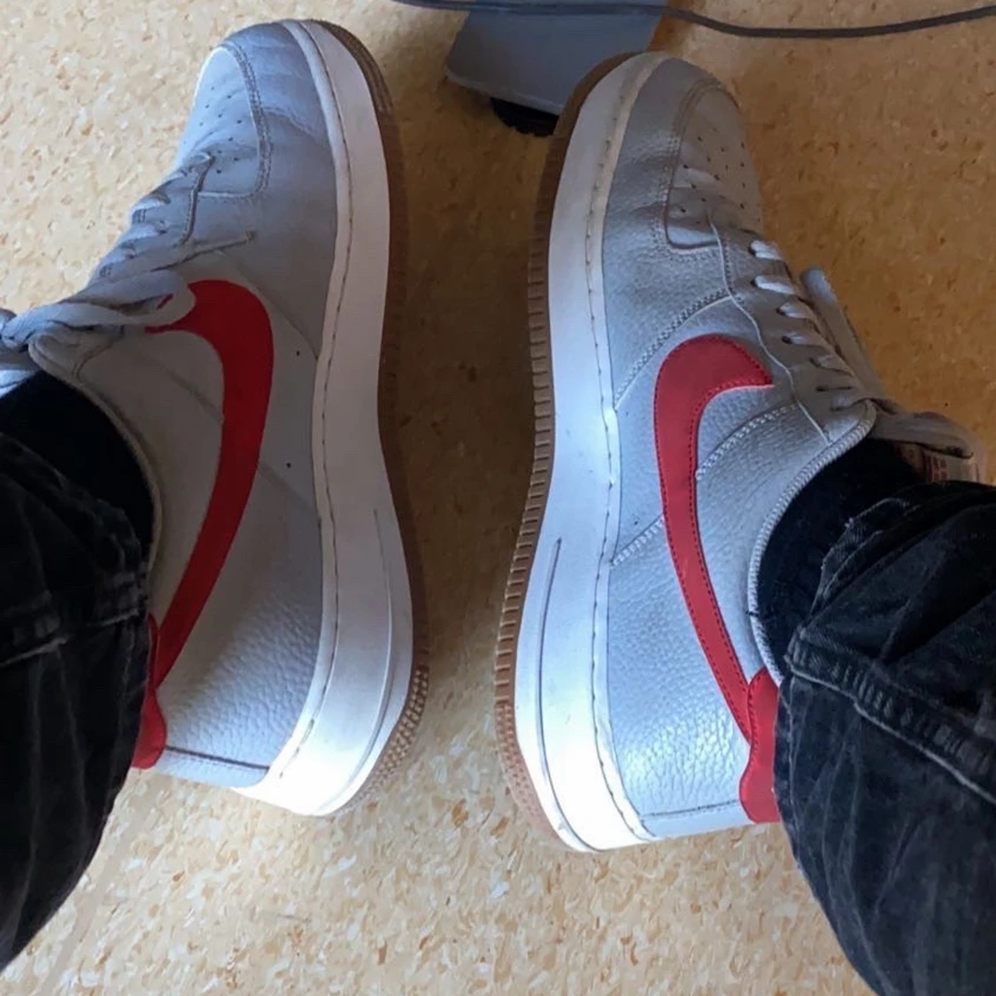 Nike Air force 1 ’07 Lv8 low 46 grå vit röd - 90
