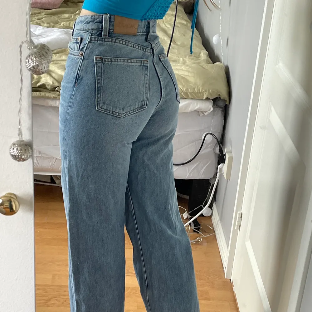 Säljer mina monki jeans i modellen ”yoko” som är i bra skick💙 Köpare står för frakt, Skriv privat vid fler frågor💙💙 . Jeans & Byxor.