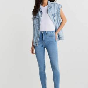 Fina Molly high waist jeans i storlek M. Använda men i fint skick. Första bilden är lånad från hemsidan. Kan skickas eller hämtas upp.⚡️