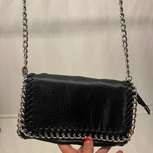 Tiamo väska - Intressekol på min tiamo väska då jag inte andvänder den länge💕💕 hör av dig vid intresse och fler bilder 🌸