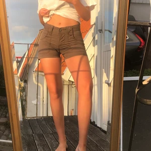 Cargo shorts - Bruna cargo shorts perfekt till sommaren i Strl S. 