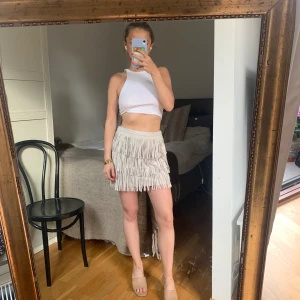 Franskjooool - Världens finaste franskjol i mocka. Så fin till höga boots