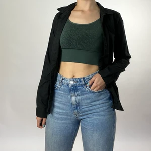 Svart skjorta - Simpel svart skjorta 