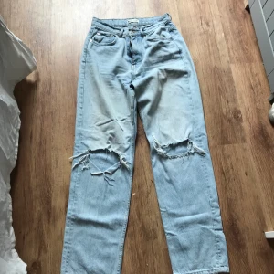 Gina Tricot - Super fina jeans som andvänds ungefär 5 ggr då de inte är min stil