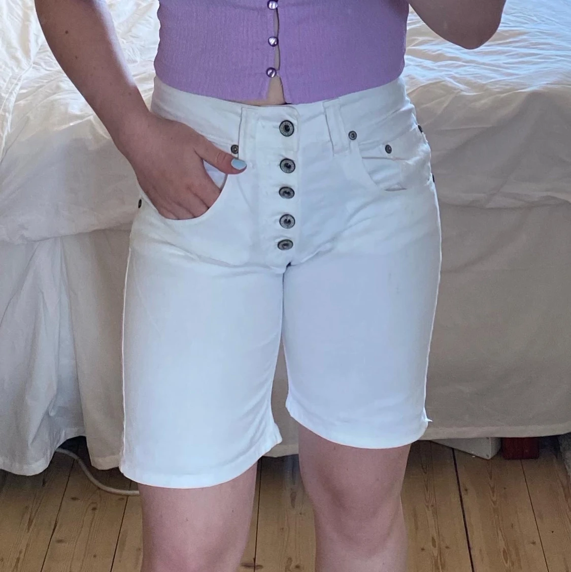 Långa vita shorts  - 90