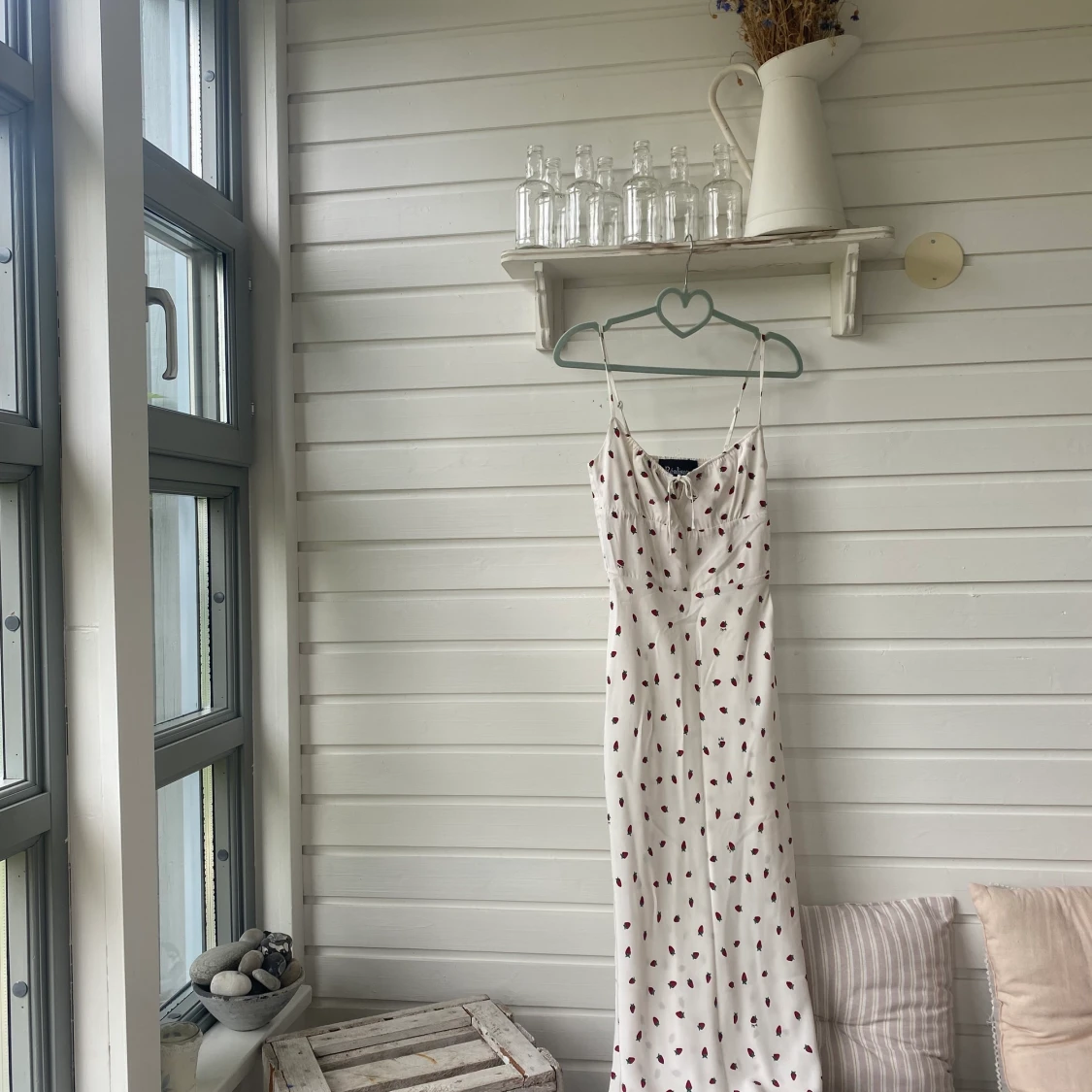 Realisationpar, Vit jordgubbsklänning - 90