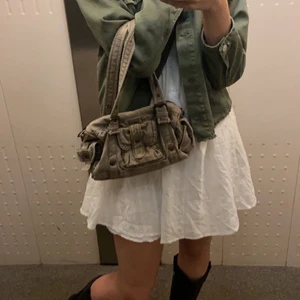 Söt handväska - Säljer denna supersöta handväska eftersom den inte kommer till användning❤️ perfekt nu till sommaren!