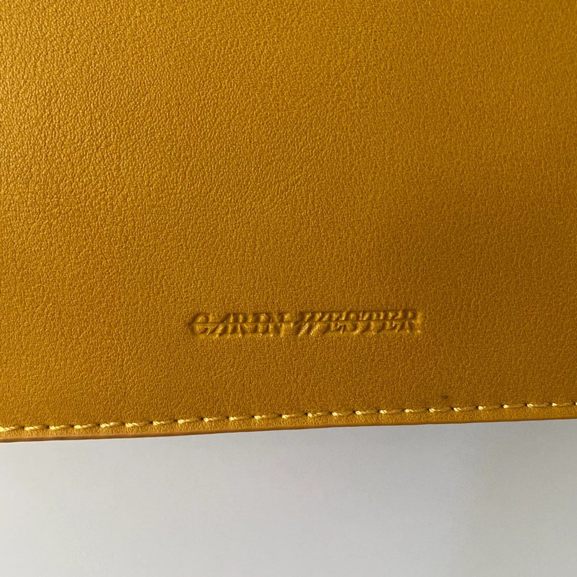 Carin väster väska i fake skinn