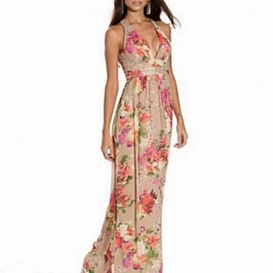 Floral Klänning  - Floran klänning storlek 36  Aldrig använd , helt nytt . 