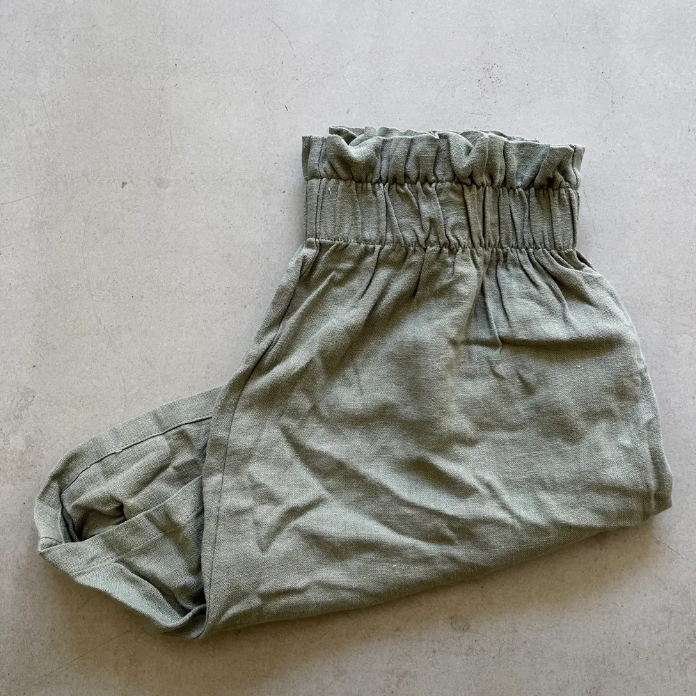 Gröna shorts från Bubbleroom Resår i midjan Storlek 36 Använda men i gott skick. Shorts.