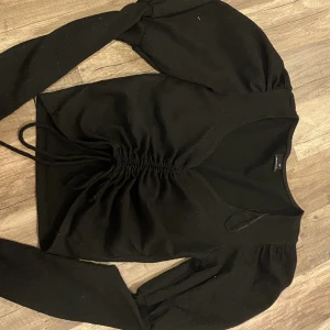 Gina tricot tröja  - För fler frågor och bilder skriv🌸