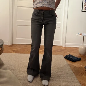 Lågmidjade jeans!! - Super snygga gråa lågmidjade bootcut jeans❤️❤️