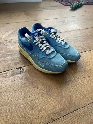 Nike air Max 1 prm  - Säljer dessa helt nya och oanvända Nike skor eftersom de är för små. Köpt för cirka 1800 kr men säljer för 350 kr. Skickar med Nike boxen. 