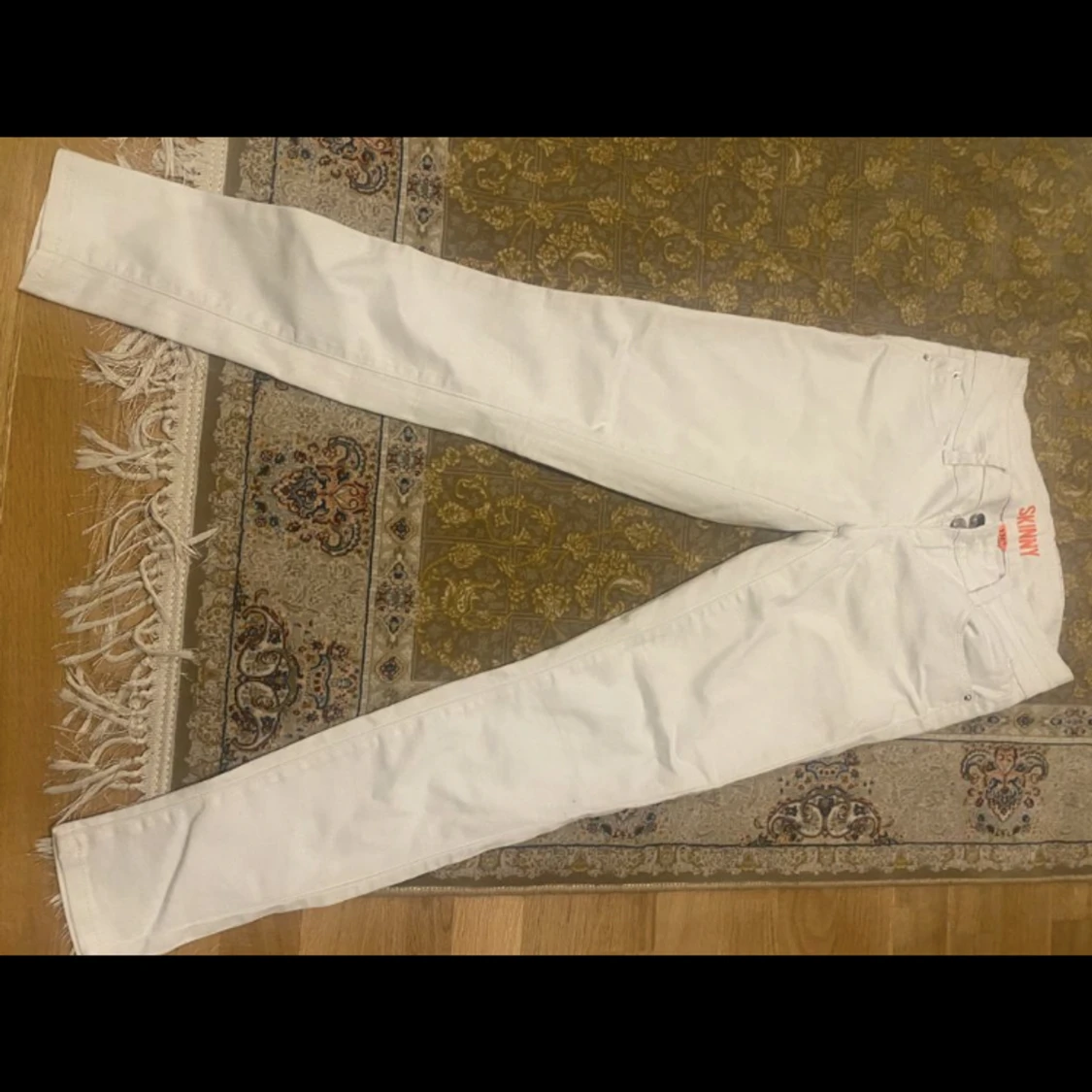 Vita lågmidjade skinny jeans💘🤙