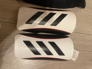 Fotbolls skyd  - Helt nya säljs pgr av kommer ej till användning stolek M pris kan diskuteras 