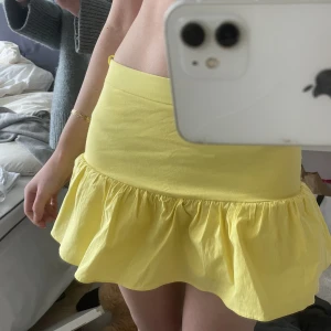 Kjol - Söt liten sommarkjol med shorts under! 