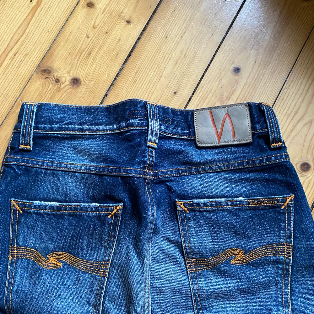 Super fina nudie jeans som jag köpte på en second hand för 300kr, aldrig använda utav mig då dem är för korta!   . Jeans & Byxor.