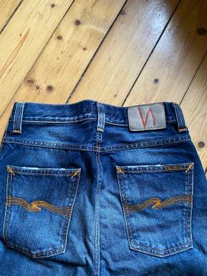 Super fina nudie jeans som jag köpte på en second hand för 300kr, aldrig använda utav mig då dem är för korta!   