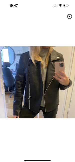 Skinnjacka  - Den perfekta skinnjacka från NAKD strl 36 🤎 knappt använd så i fint skick