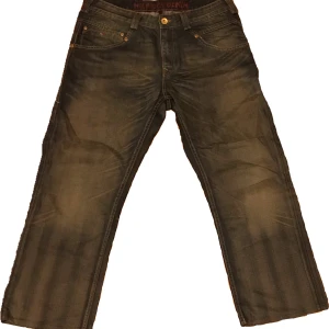 retro tommy hilfiger jeans - as balla tommy hilfiger jeans med bootcut och stripes💋dom är ganska baggy. skriv för fler bilder eller mått💕💕🤭