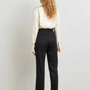 Kostymbyxor  - Svarta kostymbyxor från Ginas premium collection, nypris 1000kr. Storlek L och använda ca 1-2 gånger och därav finns inga tecken på användning💞