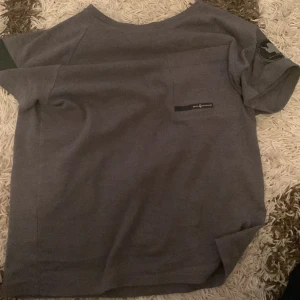 Sail racing T-shirt  - Storlek M, i bra skick. Använd tio tal gånger men relativt ny. 
