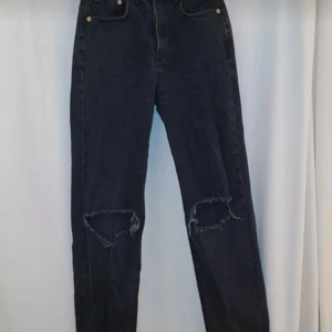 Jeans - Jätte fina och knappt använda men dom är för små för mig