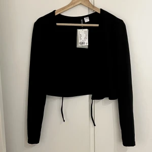 Knyt topp - Säljer denna knyt toppen. Har fortfarande prislapp.