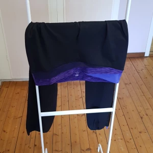 Träningsbyxor - Träningsbyxor från H&M Storlek L