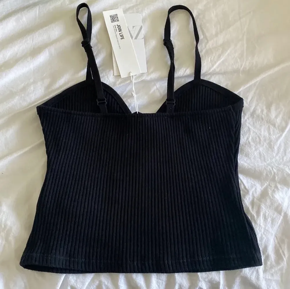 Intressekoll på mitt slutsålda linne från zara använt endast 1 gång och det är i väldigt bra skick! (Lånade bilder)💕köp direkt för 350kr+frakt. Yläosat.