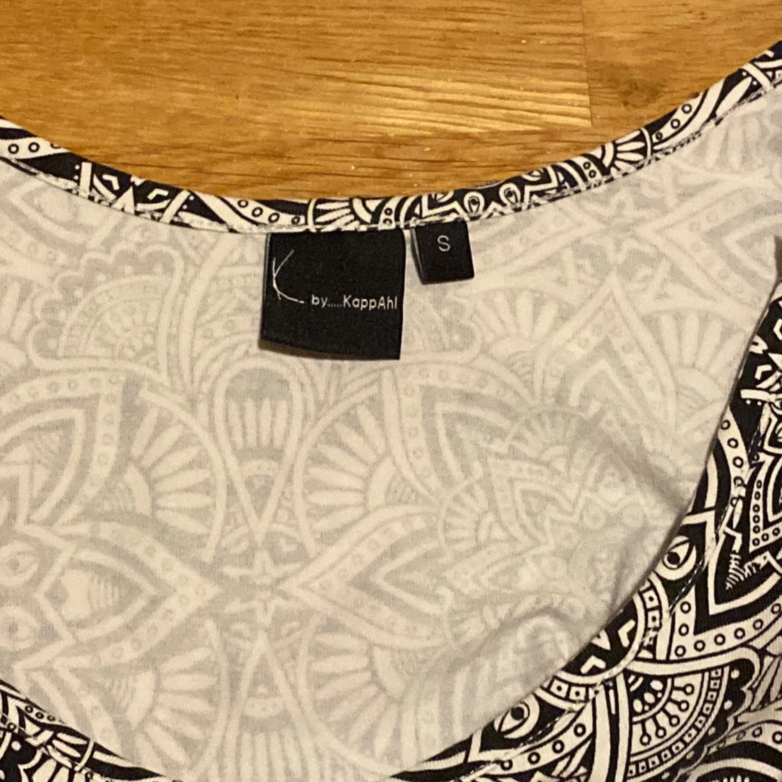 Svart- och vitmönstrad festklänning - 91