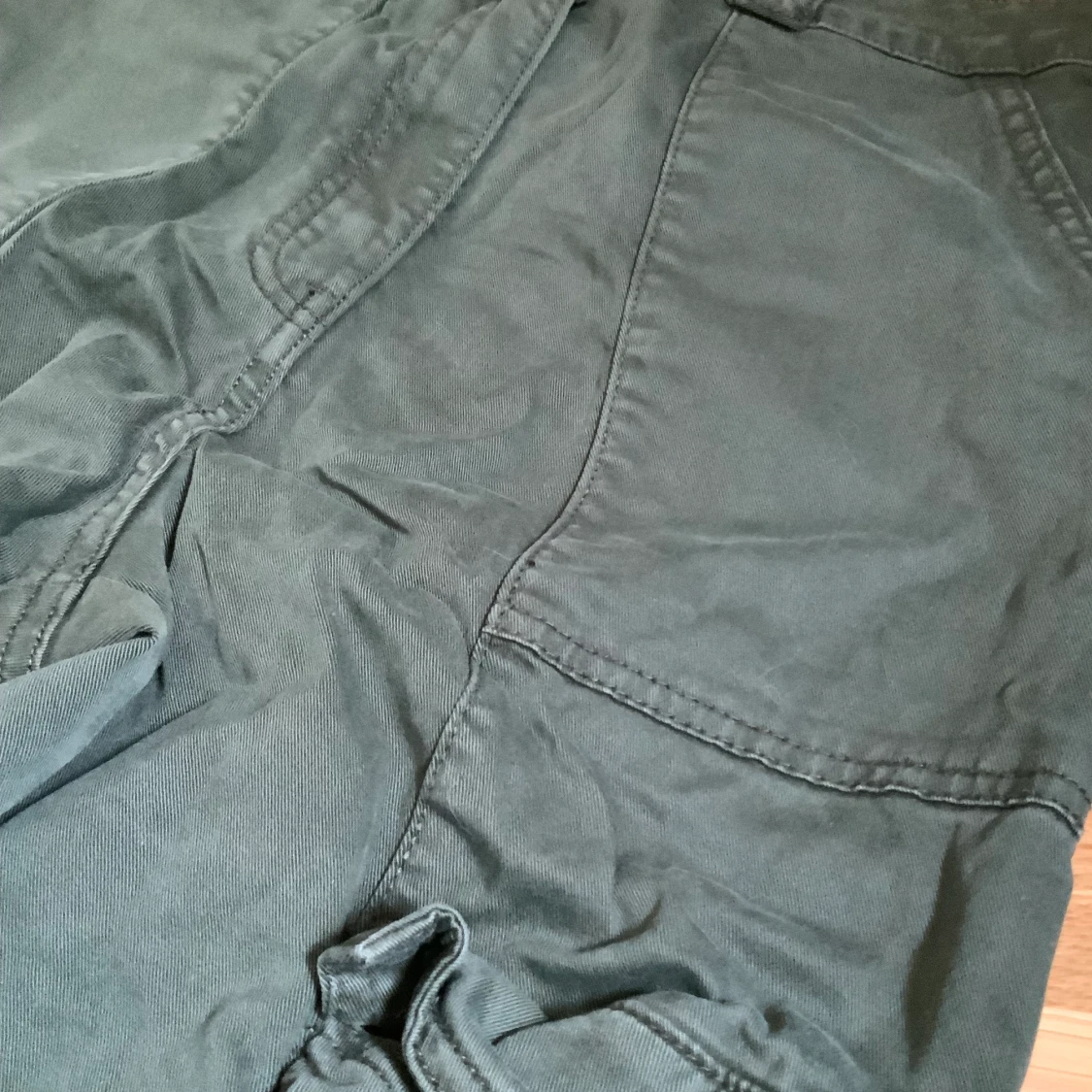 gröna cargobyxor 🐌  - 90
