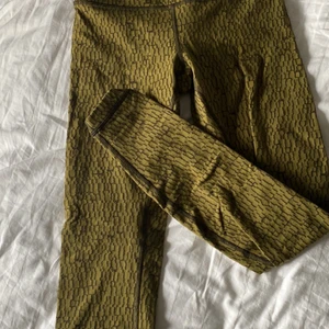 Lululemon 6  - Använda en gång är som nya 