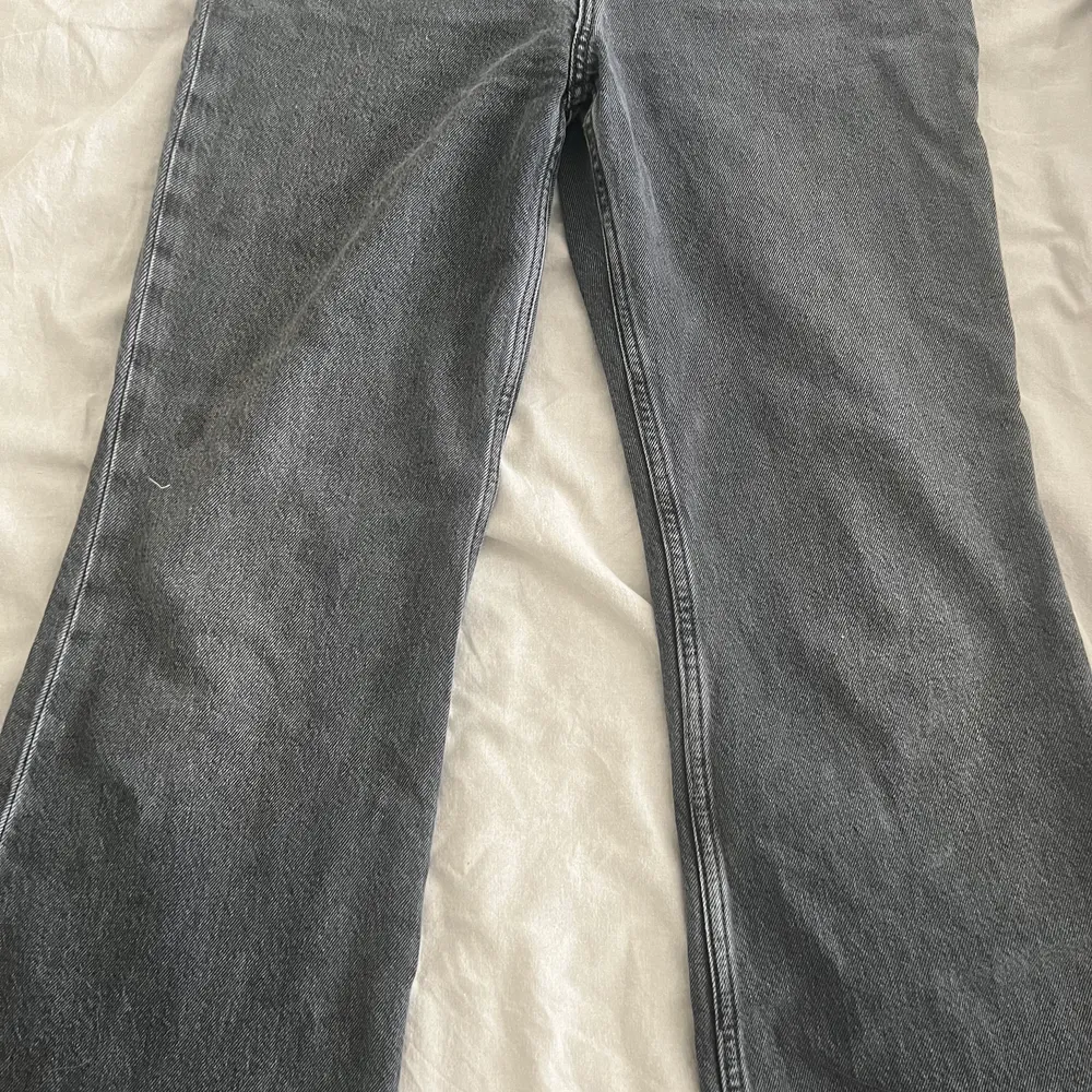 Fina botcut jeans från Levin. Höjmidjade men sitter bra och har skönt material.. Jeans & Byxor.