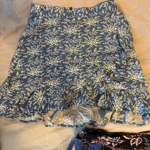 Kjol - Så fin kjol från Mango i storlek S. Bra skick. Fler bilder kan skickas 💕