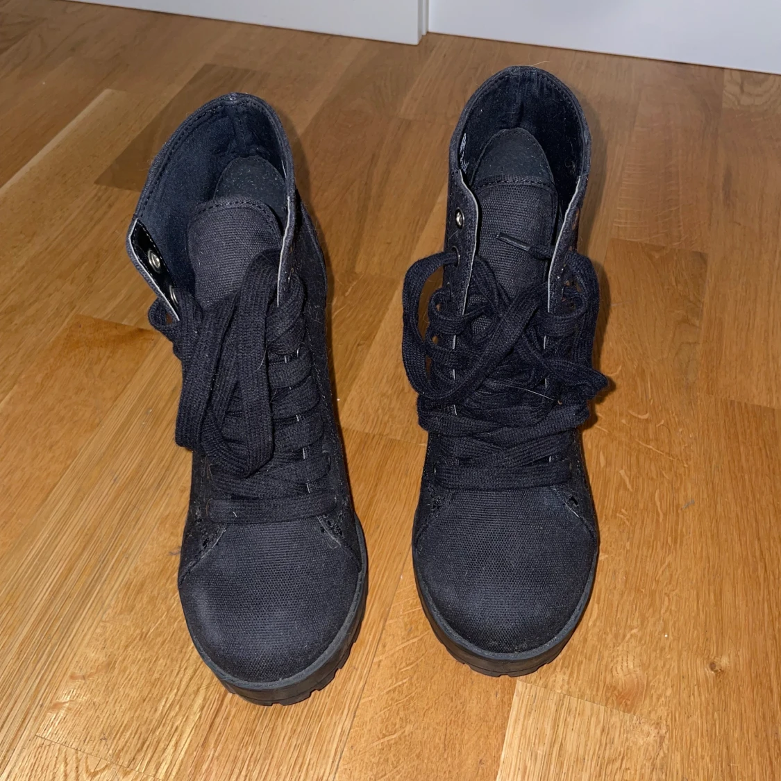 Skor från divided - 90